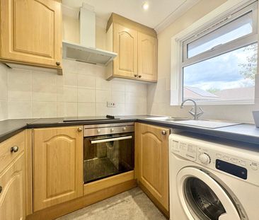 Wellesley Close, Ash Vale, GU12 - Photo 3