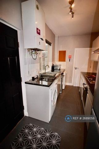 1 bedroom in a house share to rent - Photo 4