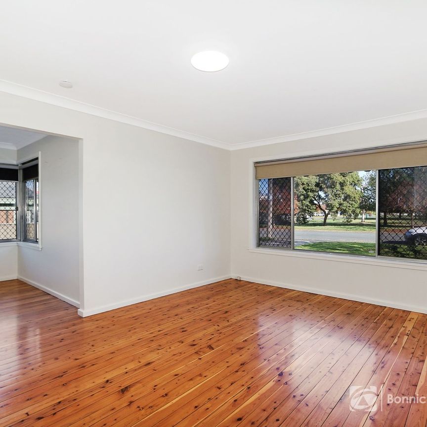 306 Sutherland Street, Lavington - Photo 1