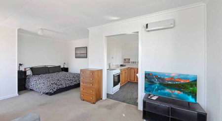 METHVEN, ONE BEDROOM, FULLY FURNISHED - Photo 4