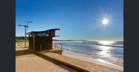 Light filled modern top floor apartment right near the beachfront - Photo 5