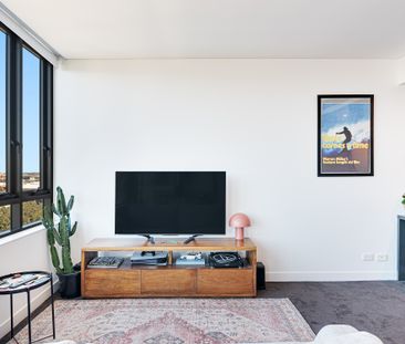 Luxuriously Appointed One Bedroom Haven - Unfurnished - Photo 1