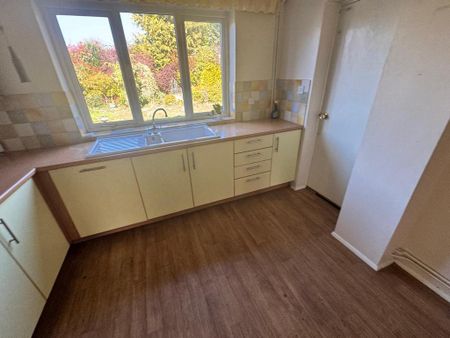 3 bedroom detached house to rent - Photo 2