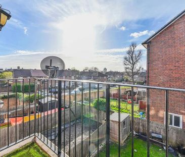 3 bedroom maisonette to rent - Photo 2