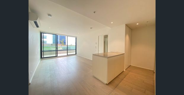 Docklands Luxury two-bedroom apartment for lease with oversized balcony. - Photo 1