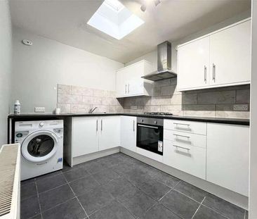 Turners Hill, Cheshunt, EN8 - Photo 4