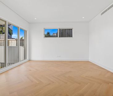 Brand New, Designer Luxury 3-4 Bedroom, 3 Bathroom, 2 Car Basement ... - Photo 3