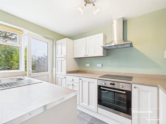 3 bedroom end of terrace house to rent - Photo 1