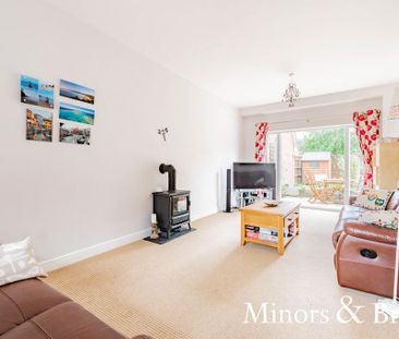 4 bedroom detached house to rent - Photo 2