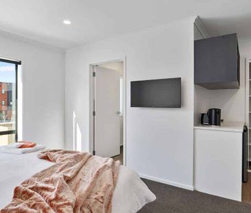 WATER, POWER + INTERNET ALL INCLUDED! - Photo 4