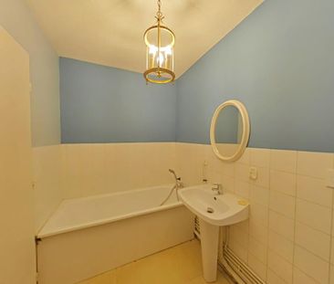 Location Appartement 3 pièces 68m² ROMANS SUR ISERE 26100 - Photo 5