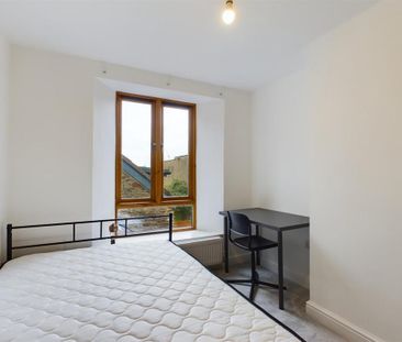 4 bedroom flat to rent - Photo 5