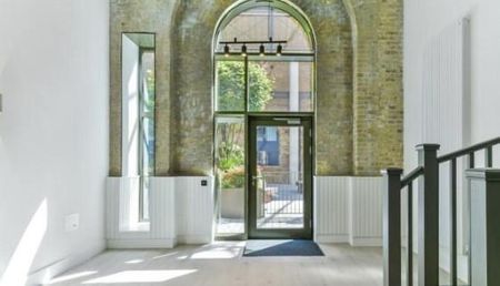 3 bedroom flat to rent - Photo 2