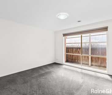 Stunning Family Home in Roxburgh Park - Photo 1