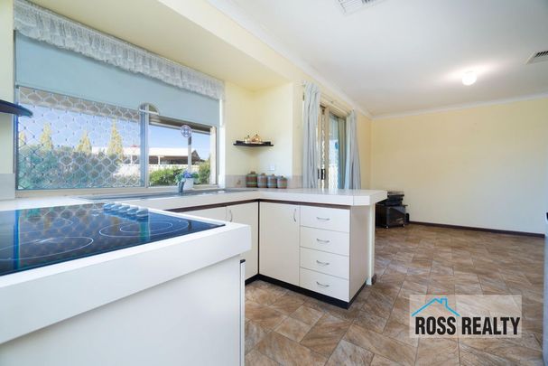 Spacious Living - Photo 1