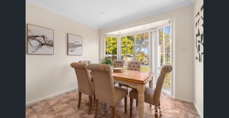 5-Bedroom Family Home in a Peaceful Glen Waverley Cul-de-Sac - Photo 2