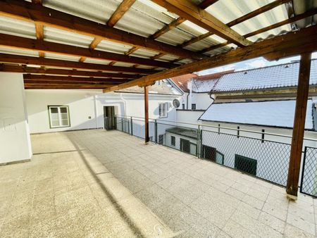 Wohnen mit Stil: Terrasse, viel Platz, modernisiert und zentrale Lage! - Photo 4