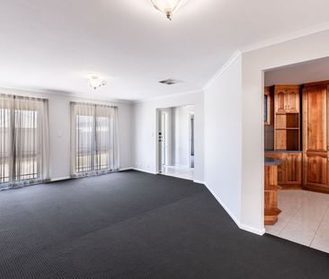 Spacious Family Home in a Prime Coastal Location - Photo 6