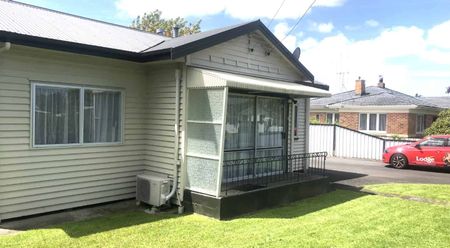 Cosy Two Bedroom Home - Photo 3