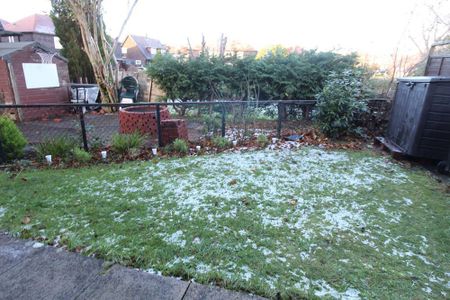 2 bedroom flat to rent - Photo 2