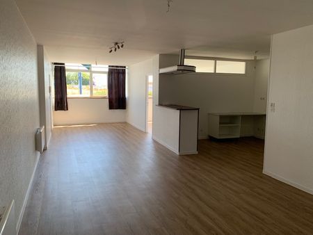 A louer très grand T5 110 M2 avec trois chambres et grand salon/séjour saint Anne du Portzic-Technopole - Photo 3