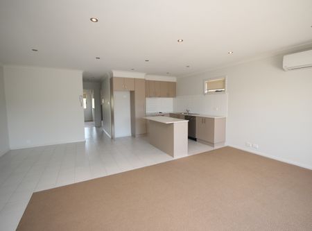 Lyons - Superb Style & Location - Photo 4