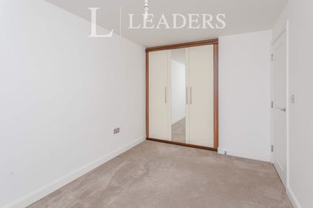 4 bedroom house to rent Bobbins Way, Buckingham, Buckinghamshire, MK18 - Photo 4