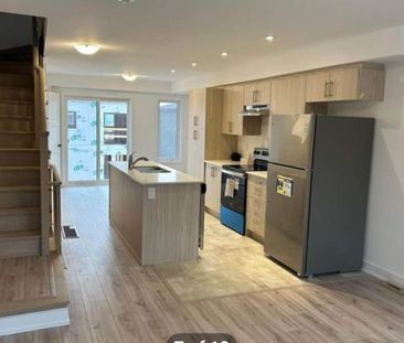 For Lease - 25 Pumpkin Corner Crescent, Barrie, Ontario - Photo 3