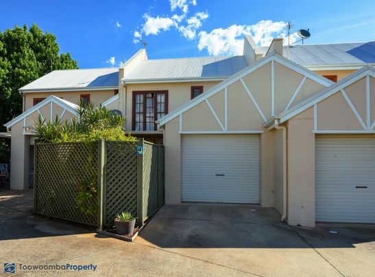 4/2 Sharon Court, 4350, Darling Heights Qld - Photo 1