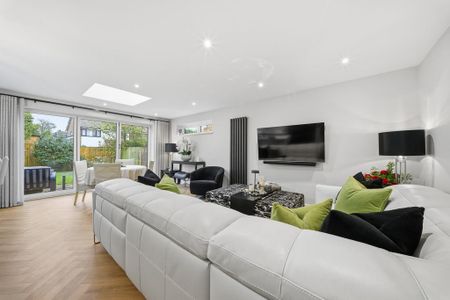 4 bedroom detached house to rent - Photo 3