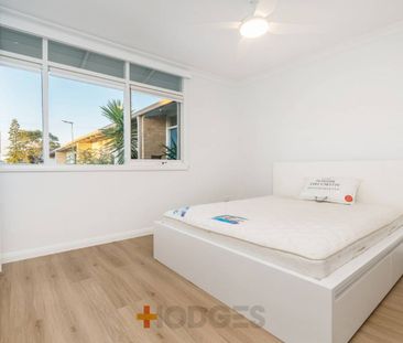 BRIGHT & AIRY | 350M TO BEACH | BEAUTIFULLY REFURBISHED - Photo 2