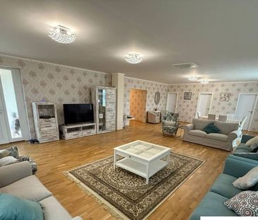 Priestranný rodinný dom s obrovskou záhradou - Photo 5