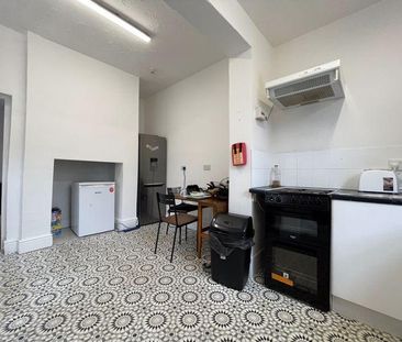 1 bedroom in a house share to rent - Photo 6