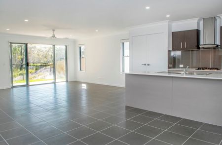 Family home ready to call yours!! - Photo 3