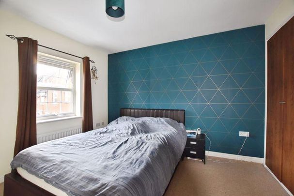 3 bedroom end of terrace house to rent - Photo 1