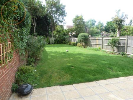 1 bedroom in a house share to rent - Photo 4