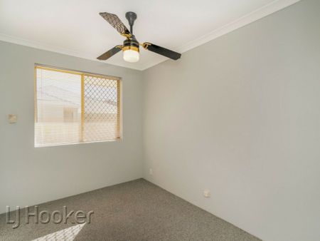 Spacious Townhouse - Photo 3