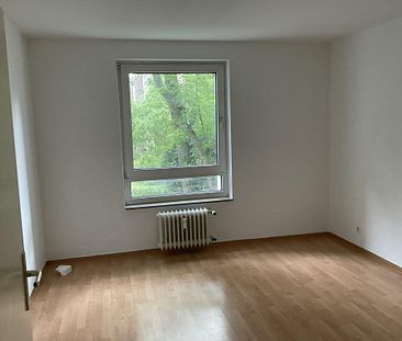 Demnächst frei! 2-Zimmer-Wohnung in Düsseldorf Garath mit Balkon - Photo 2