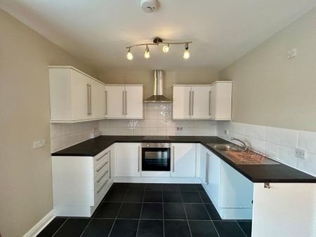 2 bedroom flat to rent - Photo 2