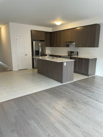 For Lease - 913 Douro Street, Stratford, Ontario - Photo 2