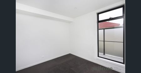 Two Bedroom Apartment in the heart of Footscray! - Photo 2