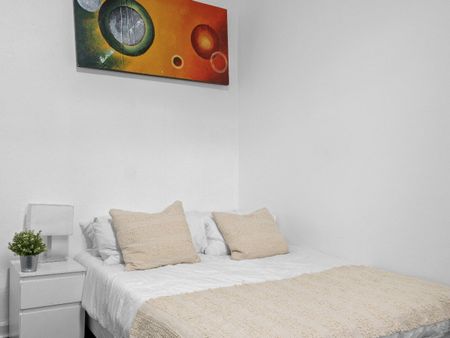 Redfern - Photo 4