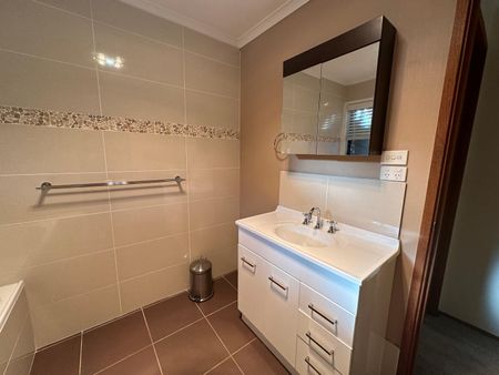 33/25 Pinkerton Circuit, Kambah ACT 2902 - Townhouse For Rent | Domain - Photo 3