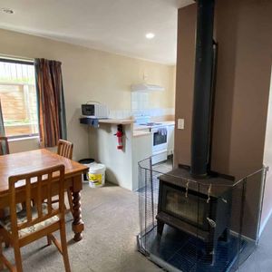 Tidy property with private yard - Photo 2