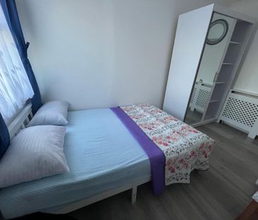 4 bedroom end of terrace house to rent - Photo 5