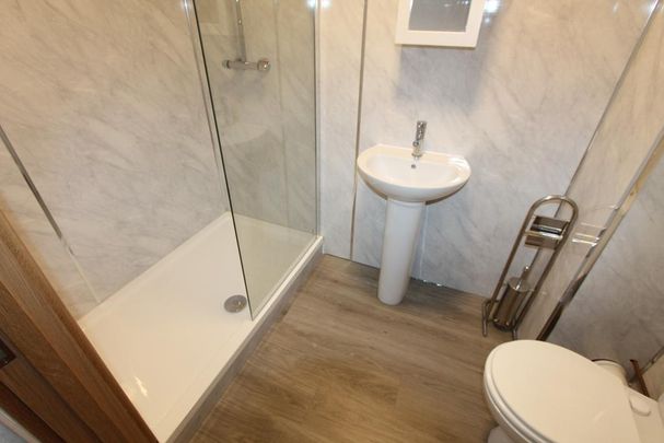 9 bedroom flat to rent - Photo 1