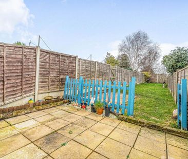 2 bedroom end of terrace house to rent - Photo 4