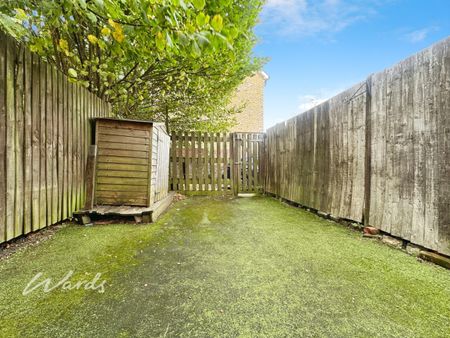 2 bedroom ground maisonette to rent - Photo 2