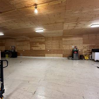 Shop for rent 1400 sq foot 70x40 for automotive use or storage - Photo 4