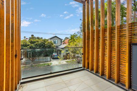 Modern 2-Bedroom, 2-Bathroom Townhouse in the Heart of Yarraville - Photo 2